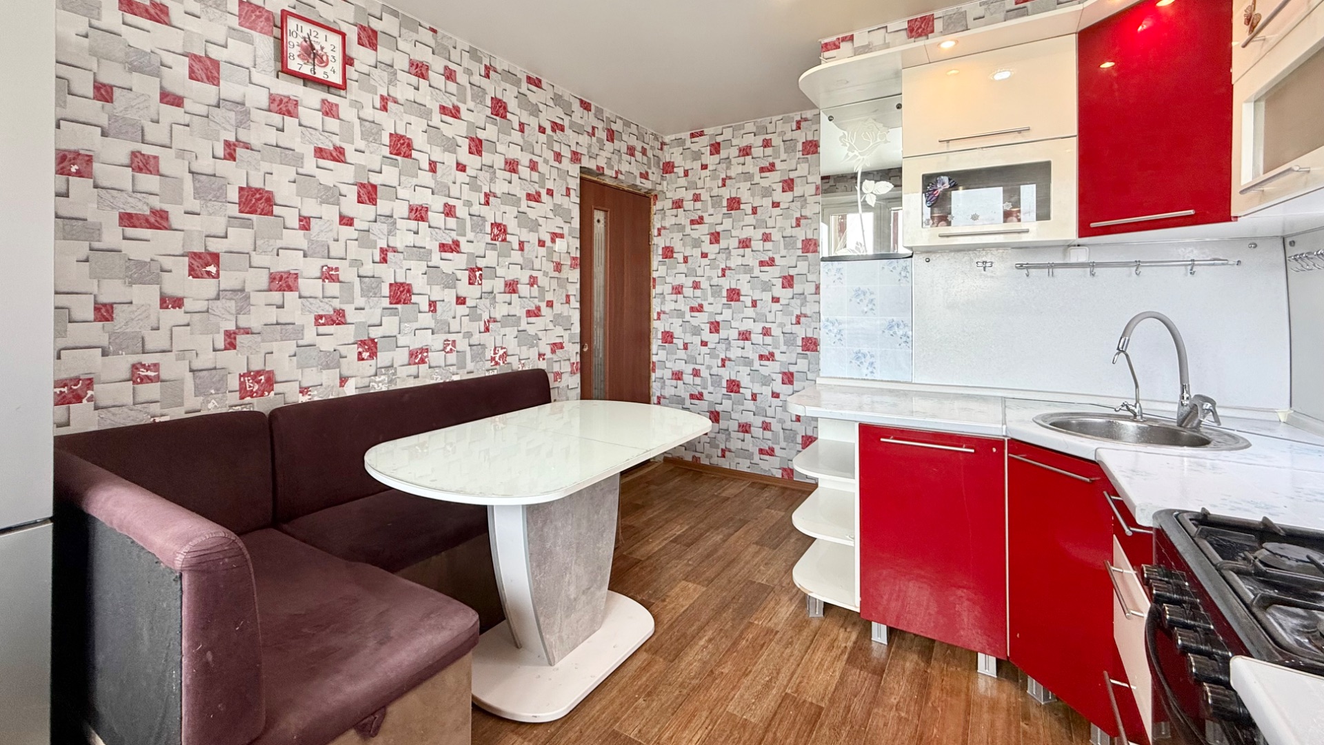 В продаже трехкомнатная квартира в НЧК