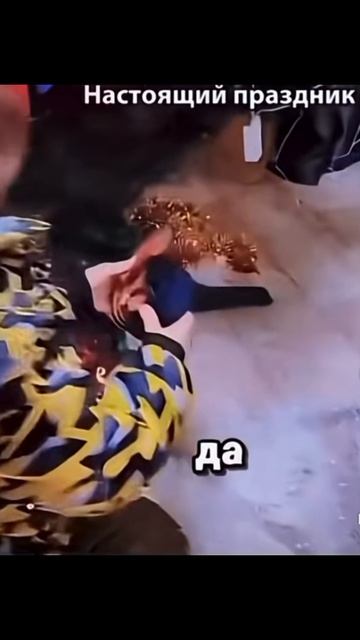 В конце ролика бедный дед мороз