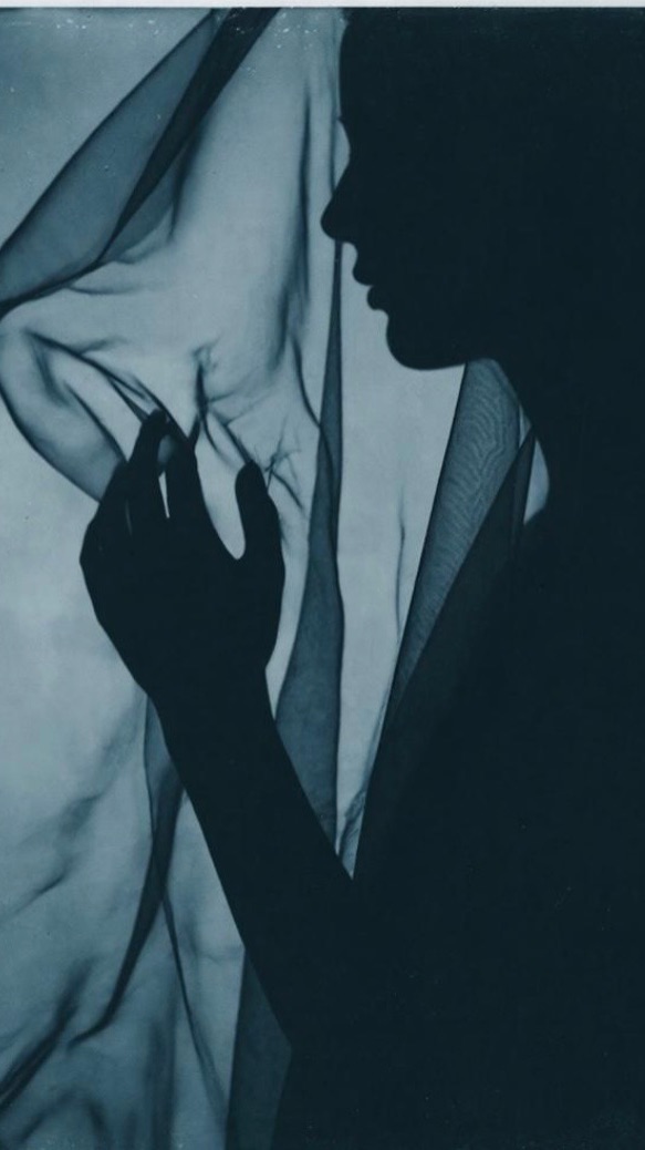 Под плотной вуалью