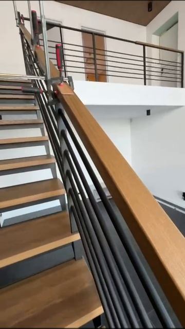 Собираем Лестницу. #дубдубом #подоконник #мебельиздуба #мебельназаказ #мебель #лестницы #откосы #дуб