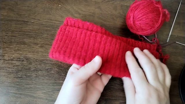 Вяжу носочки из остатков пряжи, шапочку и учусь вязать с крючком 🧶