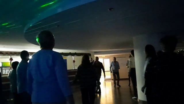 Ольга Танцы у фонтана и на только Поют Евгений Нежданов И Александр Осокин