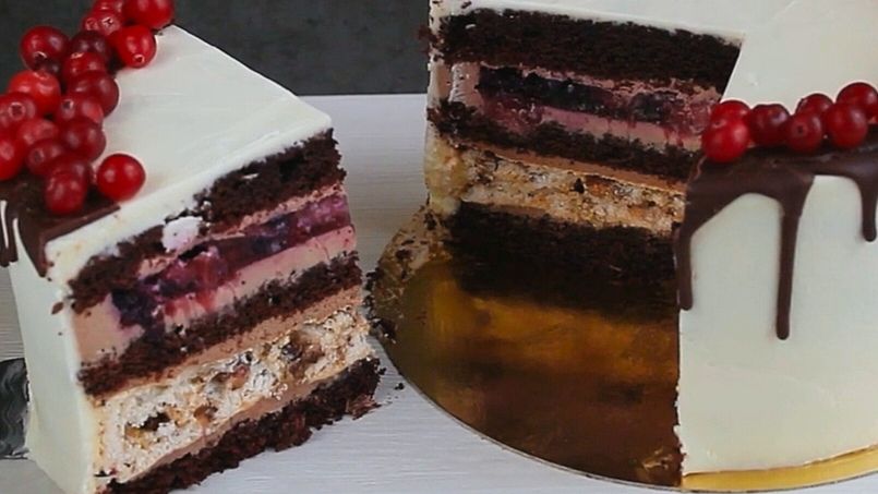 ШОКОЛАДНЫЙ ТОРТ С ЯГОДАМИ И БЕЗЕ😋👍