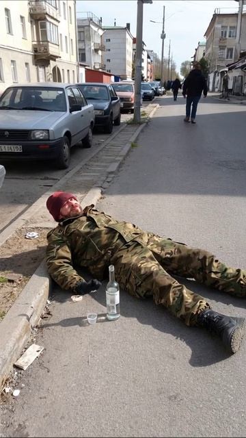 Печальная реальность: жизнь на краю #алкоголизм #бедность #безнадега