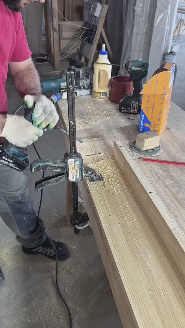 Отделка деревянного дома в Завидово Гольф. Очередь дошла до оконных наличников