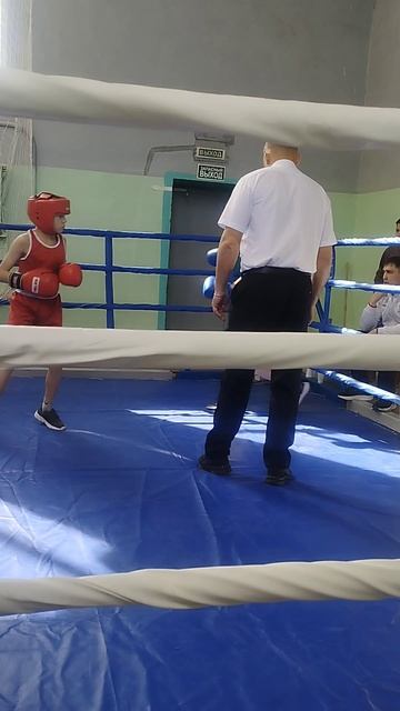 Альмир Газизуллин (в красной форме) доказал силу сармановского бокса