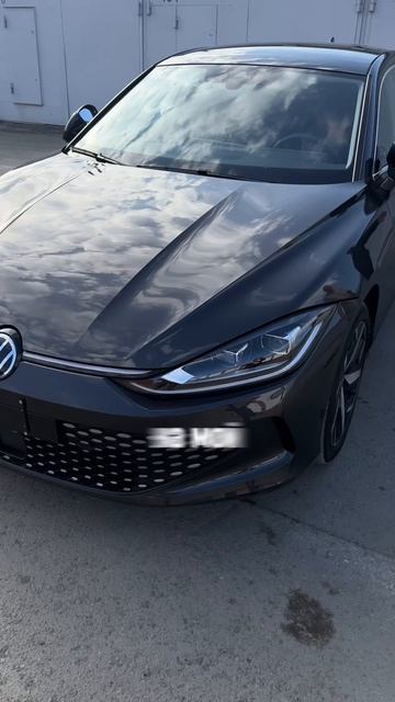 VW LAMANDO 2.303.000р