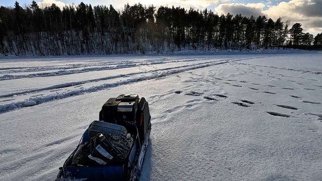 Мотобуксировщик попал в воду