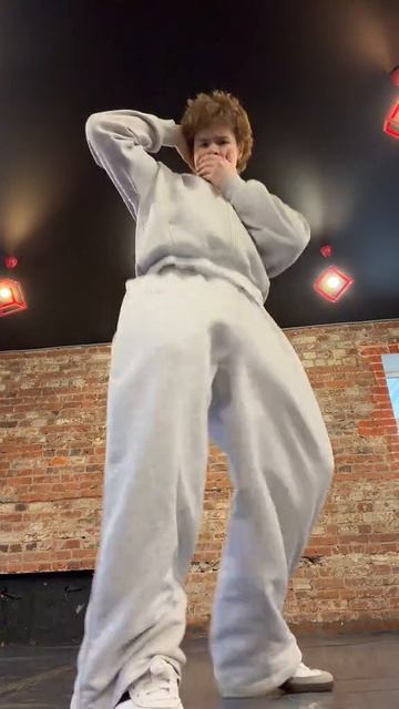 ИЩУ СЕБЕ ДЕВУШКУ ГЛАВНЫЙ КРИТЕРИЙ НИЗКАЯ
СТРОЙНАЯ И ГОТОВАЯ РАДОВАТЬ МЕНЯ СВОИМИ ФОТО И ВИДЕО С МЕНЯ