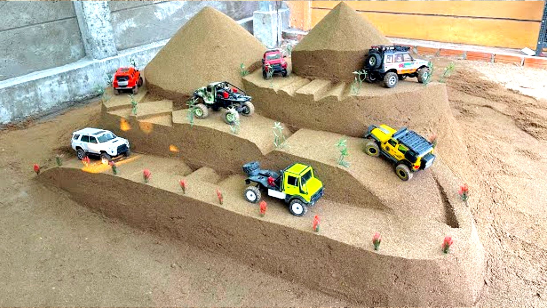 Песочница с машинками на радиоуправлении