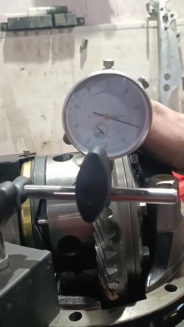 Используем индикаторную стойку для настройки блокировки