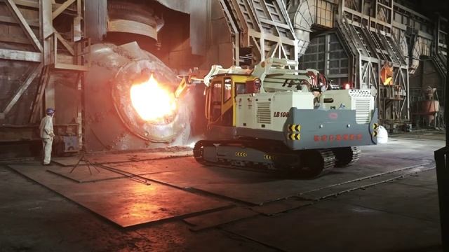 Телескопическая машина для демонтажа футеровки печей