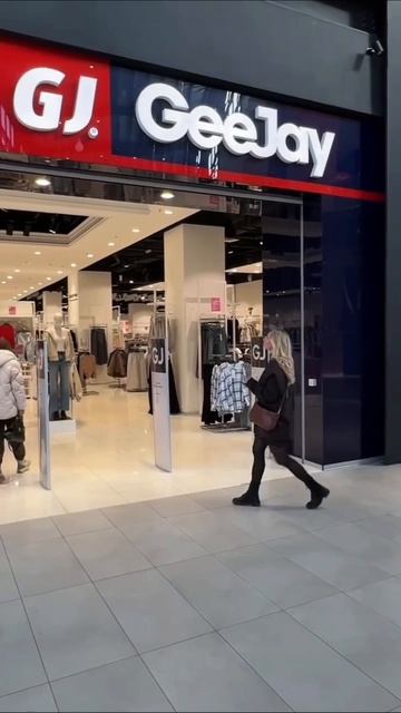 Поход по магазинам - это не просто выбор вещей. Это диалог с собой ☺️🛍️