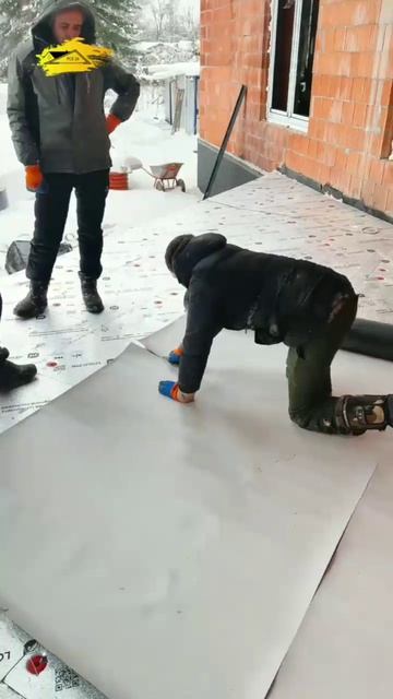 Основные этапы монтажа плоской кровли: укладка утеплителя и ПВХ мембраны📌