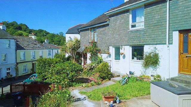 UK, Calstock - Exploring Calstock | A Peaceful Cornish Village Walk