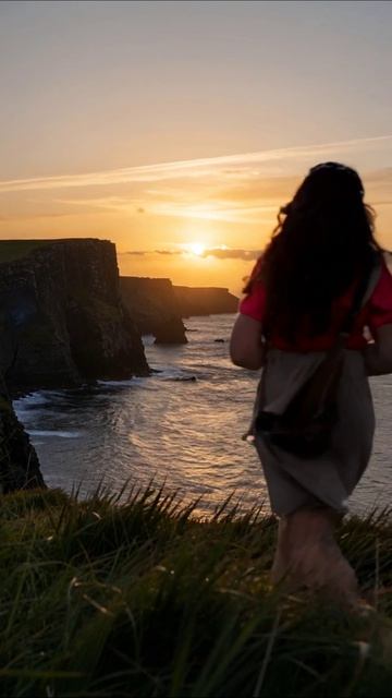 Закат над утесами: красота природы #природа #закат #пейзаж