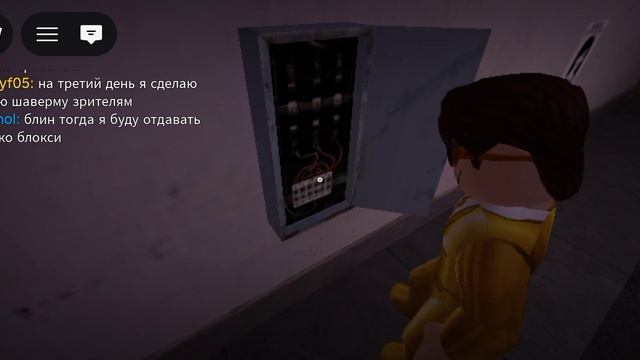 устроился на работу из-за мамы.