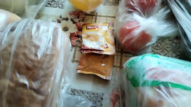 Сходила в магазин, покупочки .Учусь вязать бабушкин квадрат, распустила шапочку.