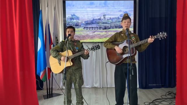 В руках автомат.mp4