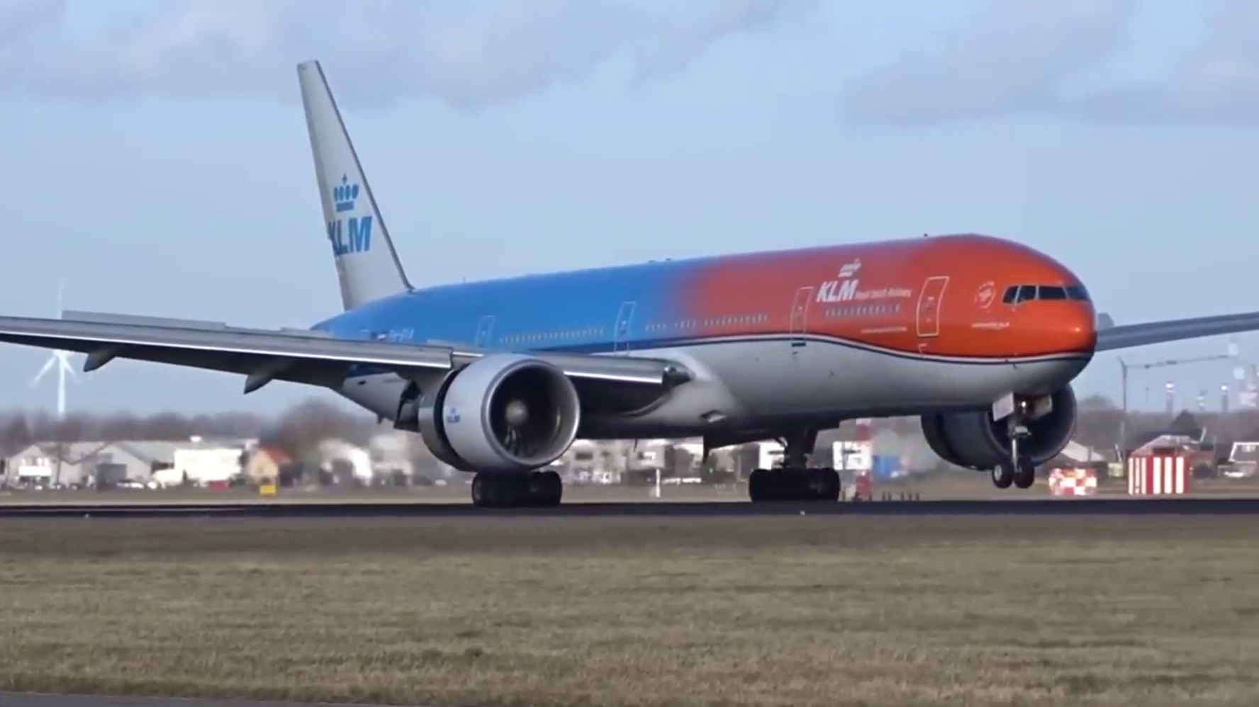 Самолет взлетает и производит посадку | Авиация | Boeing | Airbus