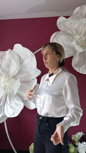 Второй вариант крепления цветов на арке круг