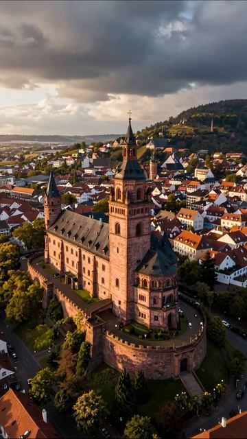 Заброшенный замок: таинственная архитектура #замок #архитектура #пейзаж