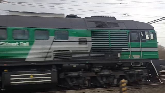 Высокая скорость, тепловоз 2М62Y-0070 следует резервом