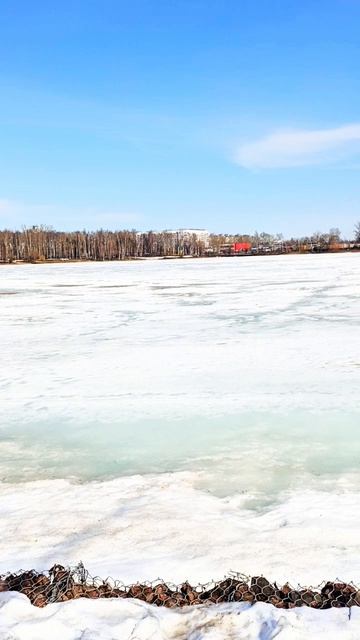 Весна, озеро