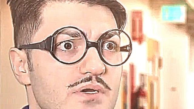 Игнат Игнатыч, а у вас спина белая.  [На первое апреля]