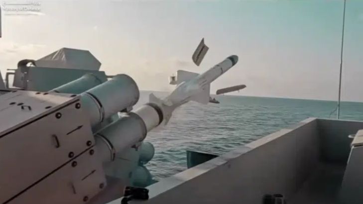 Катар сбивает иранские ракеты с помощью ПВО десантного корабля 