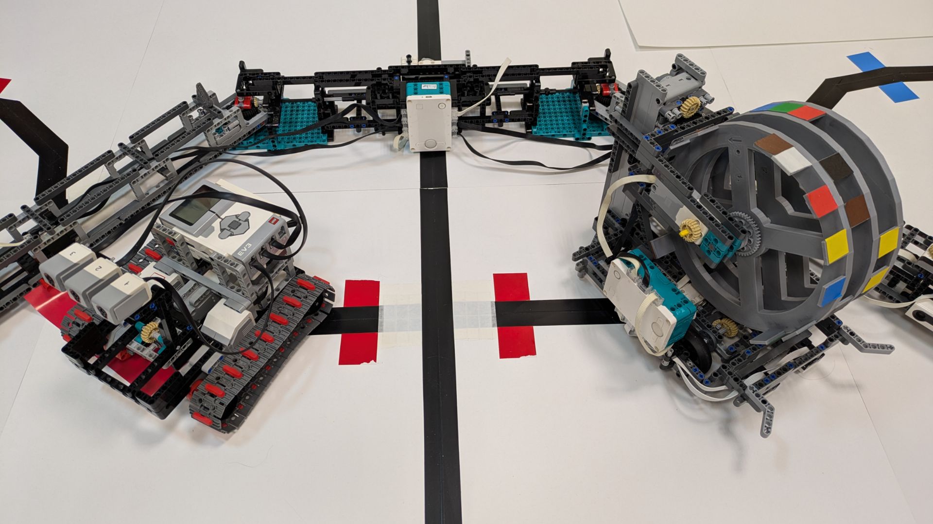 Роботы на сцене