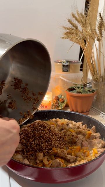 Гречка с овощами на одной сковороде