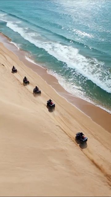 Катание на квадроциклах по пляжу: захватывающее приключение! #квадроциклы #пляжныйотдых #приключени