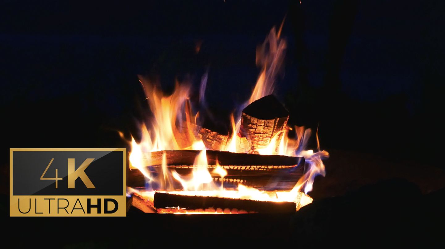 Костер ночью в горах. Расслабляющие звуки огня и сверчков. / Night Campfire. 1 час. 4K.