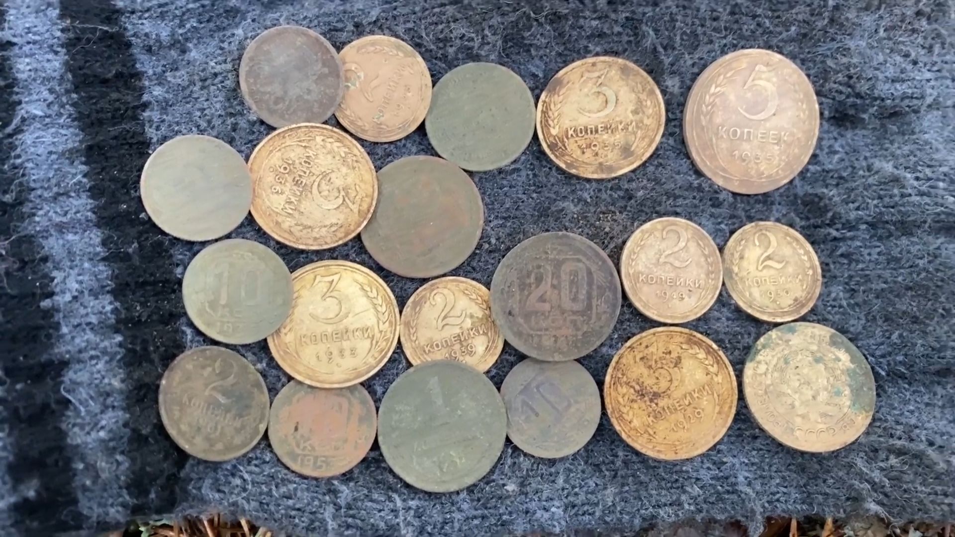 Коп монет в лагере РККА.