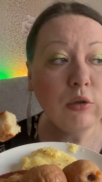 МУКБАНГ звуки еды смотрите полное видео на Бусти по ссылке в описании