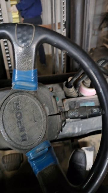 Как заводится погрузчик в +4 #дизель #спецтехника #москва #погрузка