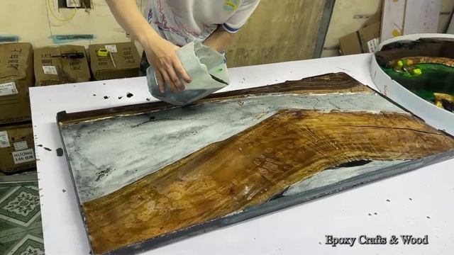 Очень простой деревянный стол сделанный своими руками