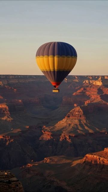 Небо над Гранд-Каньоном: Восхождение на воздушном шаре #воздух #пейзаж #приключение