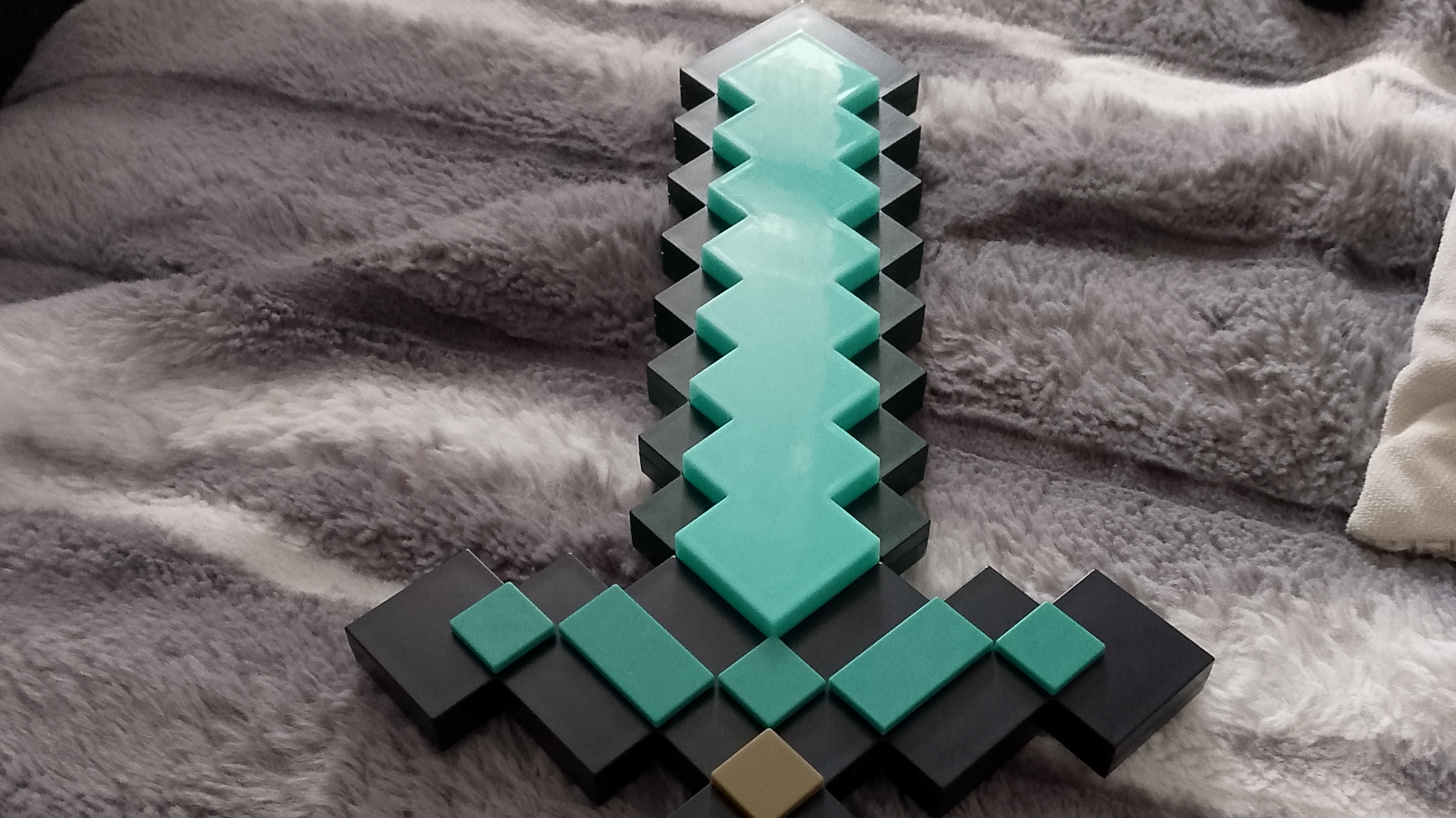 какую кровать ты выберешь ?