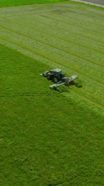 Система из фронтальной косилки Krone EasyCut F и задних косилок EasyCut B