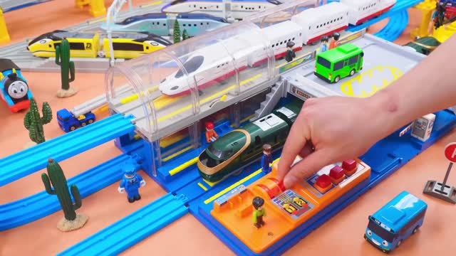 Поезда! Детская огромная железная дорога! Давай играть вместе! #56