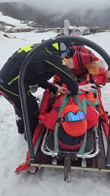 Разложился на сноуборде, не фартануло #сноубординг #перелом #упал