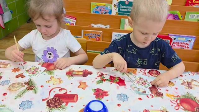 Международный женский день , поздравляют дети