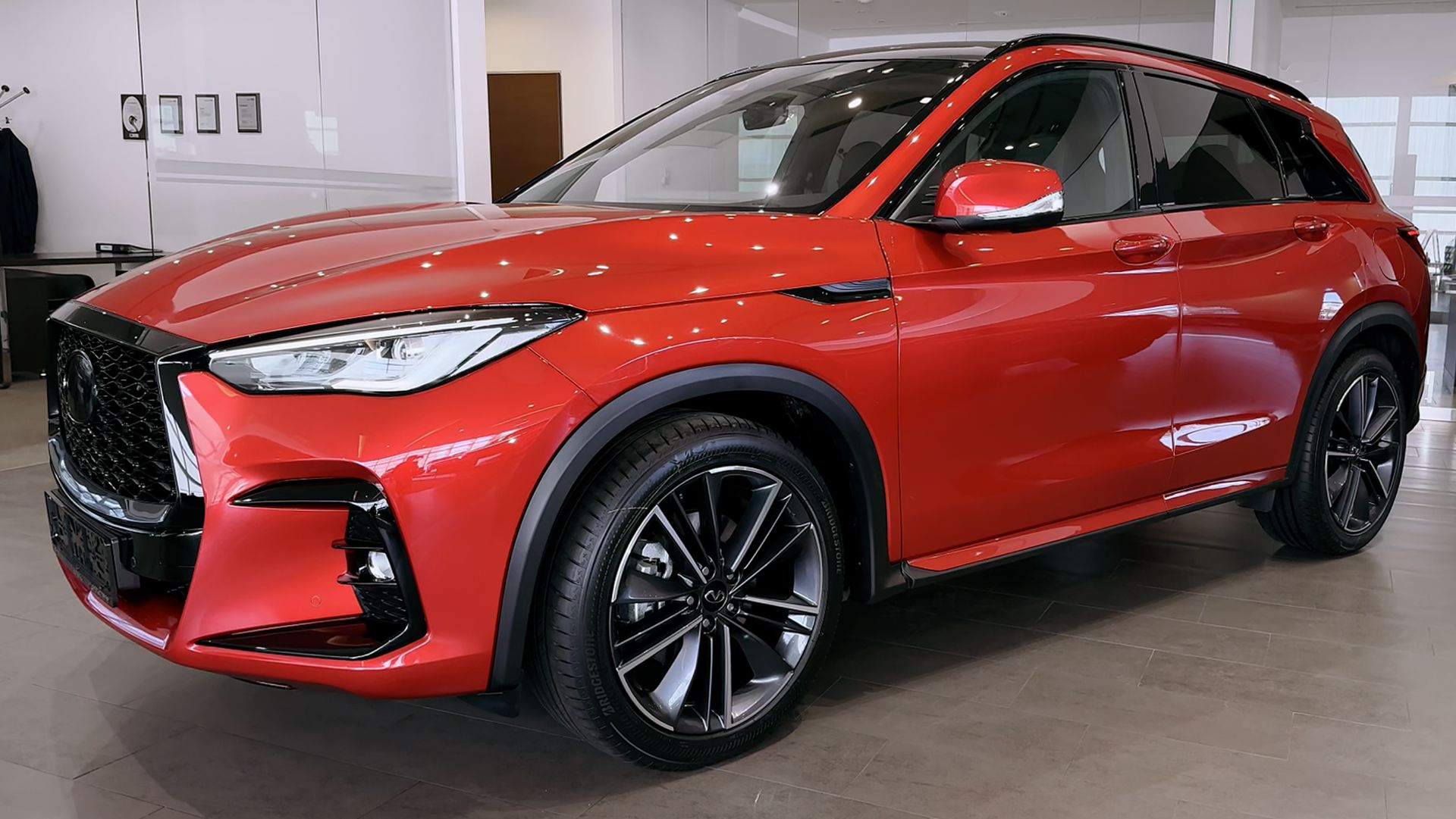 Infiniti QX50S - Яркий привет из прошлого