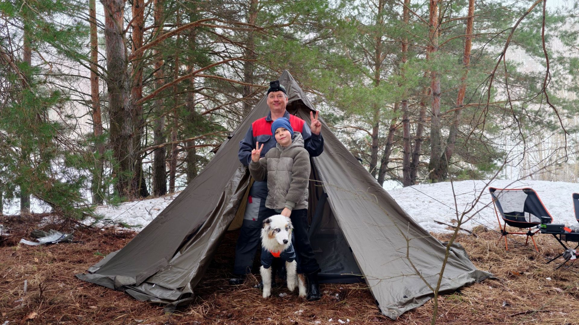 Палатка типи с печкой, ставим в лесу