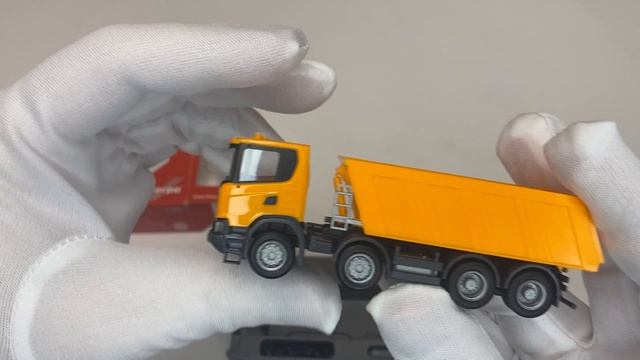 Распаковка: модель самосвала Scania CG17 от Herpa 1:87