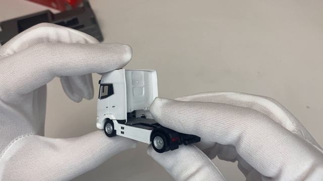 Распаковка: модель DAF XG+ от Herpa 1:87