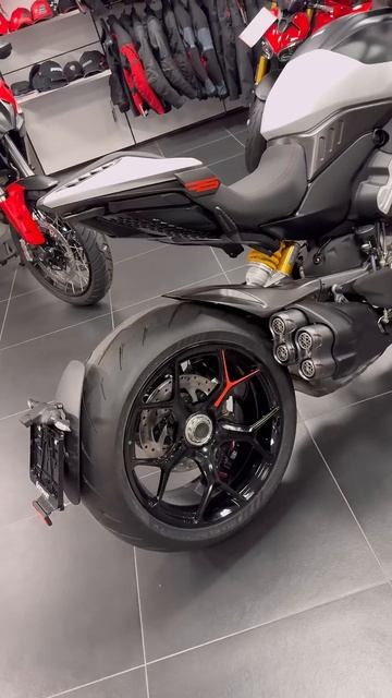 Ducati Diavel V4 RS