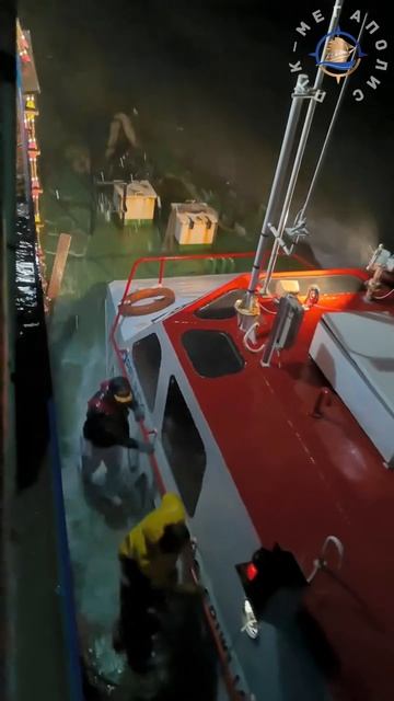 Выжить на стыке стихий: как лоцман переходит с танкера на катер